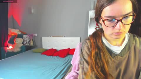 Hello guys I am Vikky Krauss not Vicky online show from December 12, 3:21 am