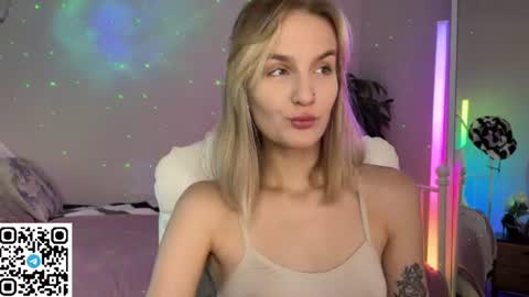 Snapshot of vikky_moon chatting on July 11, 12:57 am Vikky online show from July 11, 12:57 am