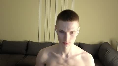 Max online show from March 29, 3:12 pm