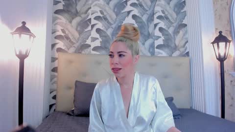 Snapshot of viktoria_davis_ chatting on January 3, 3:22 pm Viktoria online show from January 3, 3:22 pm