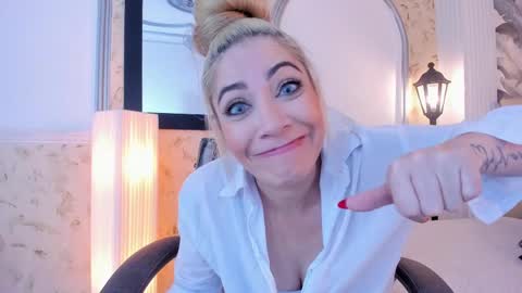 Snapshot of viktoria_davis_ chatting on January 11, 6:23 pm Viktoria online show from January 11, 6:23 pm