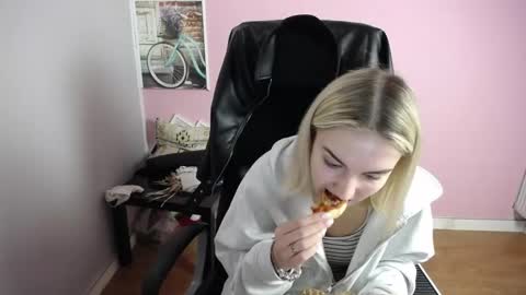 viktoria_lovely online show from April 17, 7:00 am