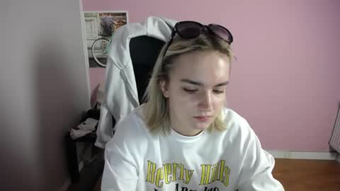 viktoria_lovely online show from May 20, 6:19 am