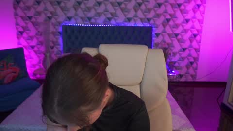 Snapshot of vikviklove chatting on May 28, 8:06 pm VikVikLove online show from May 28, 8:06 pm