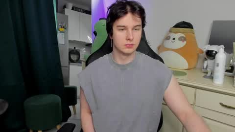 Vincent Strong online show from April 13, 9:15 am