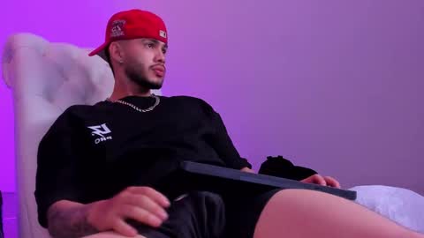 Vincent online show from December 16, 4:17 am