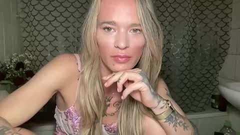vinique99 online show from May 24, 2:55 pm