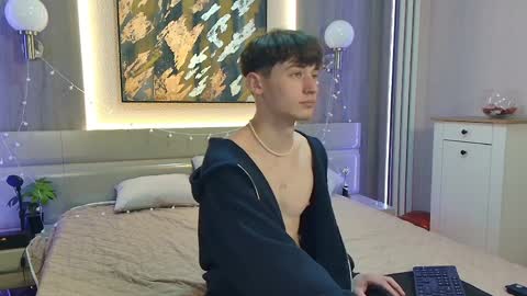 Snapshot of vinsant_x chatting on April 10, 7:46 am Vinsant online show from April 10, 7:46 am