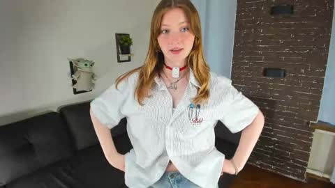 Snapshot of viola_larson chatting on May 29, 5:11 pm Viola but friends call me Sisi online show from May 29, 5:11 pm