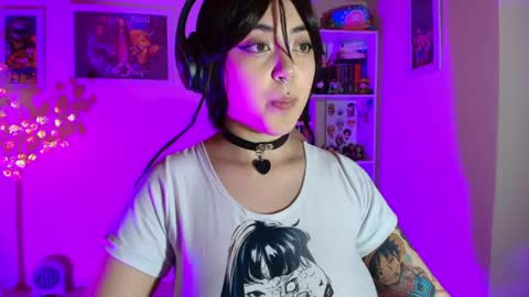 violet online show from May 25, 11:11 pm