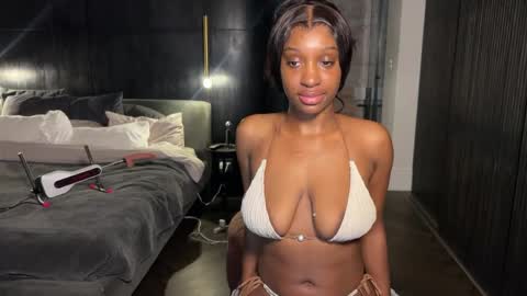 Fantasy Black Girl online show from May 11, 3:07 pm