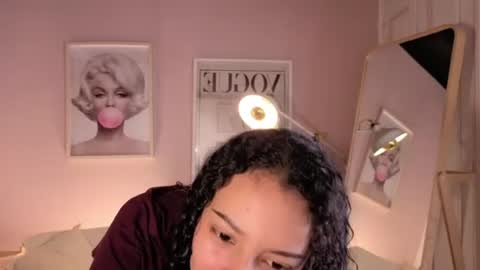 Snapshot of violet__15 chatting on June 18, 11:58 am violet__15 online show from June 18, 11:58 am