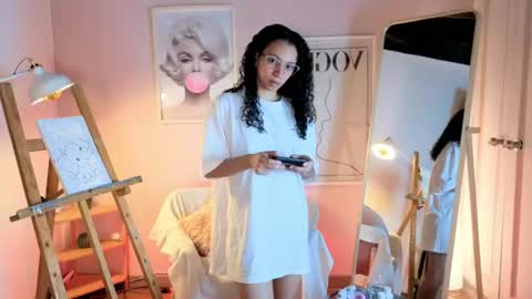 Snapshot of violet__15 chatting on July 18, 12:09 pm violet__15 online show from July 18, 12:09 pm