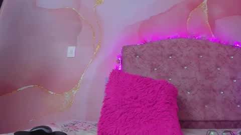Snapshot of violet__taylor_ chatting on February 21, 2:34 am violet__taylor_ online show from February 21, 2:34 am