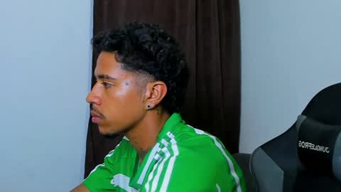 Violet and Myers online show from April 12, 6:51 am