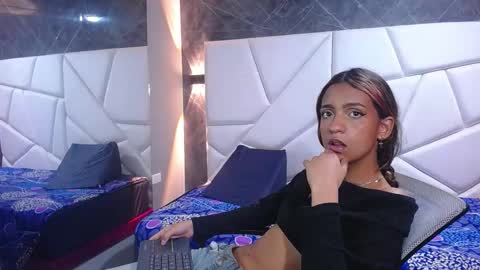 Violet online show from March 14, 2:00 pm