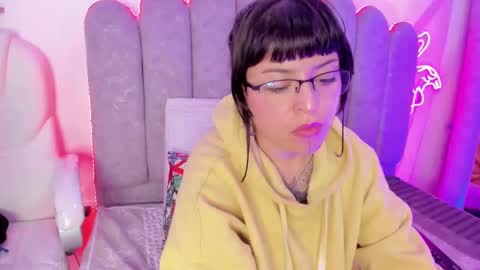 Violet online show from March 4, 9:54 pm