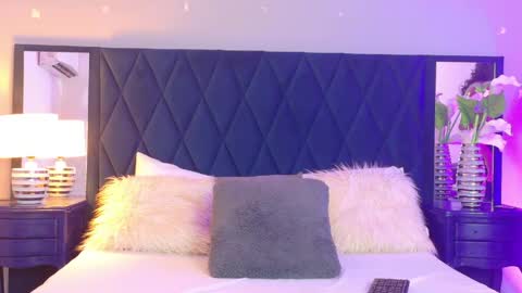 Snapshot of violet_saunders chatting on May 3, 12:00 pm Violet online show from May 3, 12:00 pm