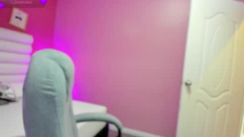 violet_sinclair online show from May 16, 11:20 am