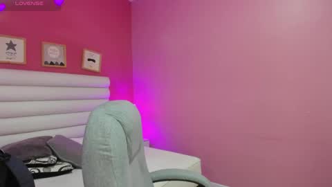 violet_sinclair online show from May 23, 11:25 am