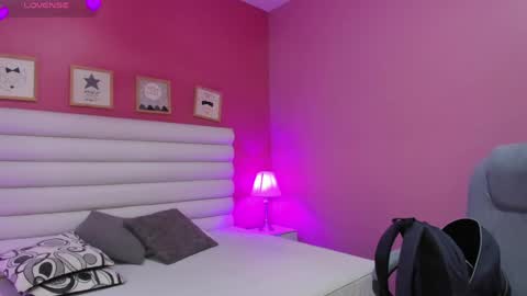 violet_sinclair online show from May 26, 11:06 am