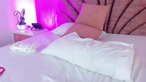 violet_smith01 online show from July 6, 3:03 pm