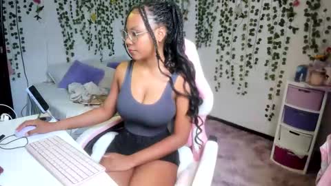 Snapshot of violeta_miler_ chatting on March 4, 5:41 pm Violeta online show from March 4, 5:41 pm