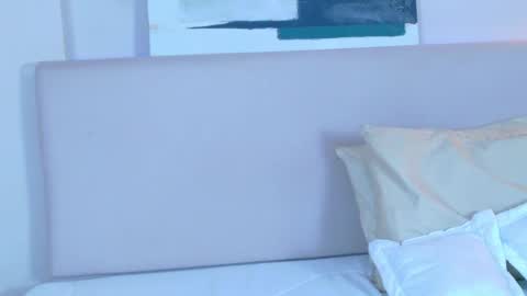 Snapshot of violetbloomm chatting on March 31, 11:43 am Violet online show from March 31, 11:43 am