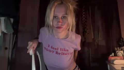 Snapshot of violetfaee chatting on November 26, 8:15 am violet online show from November 26, 8:15 am