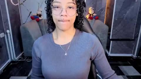 violeth_b online show from April 14, 12:33 pm