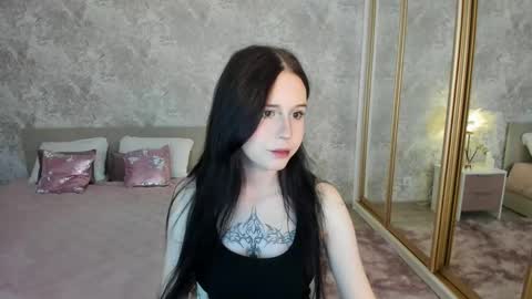 violetharmee online show from May 9, 4:17 am