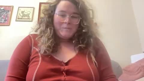 violetlyhappy online show from April 24, 4:31 pm