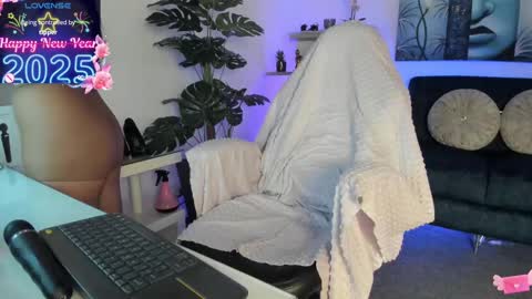 violetparkker online show from March 3, 2:26 pm