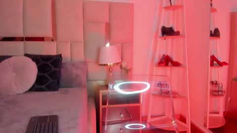 Violett  online show from February 5, 8:57 pm