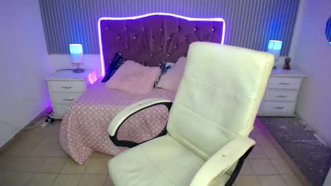 Snapshot of violetta_skinny_ chatting on March 4, 2:01 pm violetta_skinny_ online show from March 4, 2:01 pm