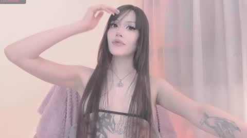 Snapshot of violettbones chatting on August 1, 6:01 am Violett online show from August 1, 6:01 am