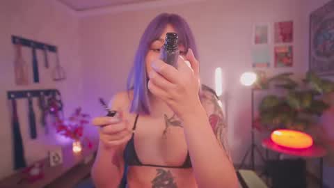 Snapshot of violette_clerk1 chatting on July 6, 8:55 pm JULIE UWU online show from July 6, 8:55 pm