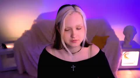 Violett online show from June 18, 4:13 am