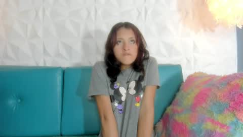 viollet_saens online show from May 22, 7:52 pm