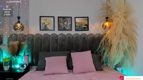 VIOLLET online show from October 1, 9:43 pm