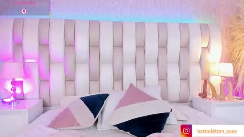 VIOLLET online show from February 28, 7:37 pm