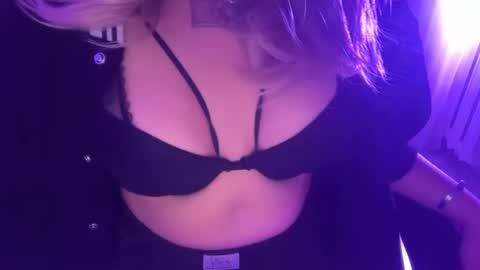viva_lovee online show from June 13, 9:35 pm
