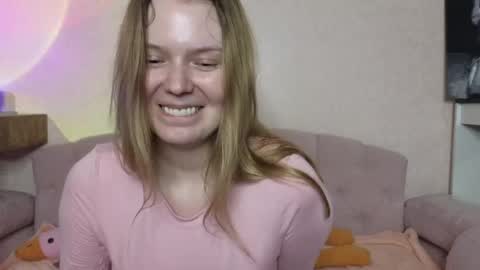 Snapshot of vivian_alison chatting on May 15, 6:48 pm vivian_alison online show from May 15, 6:48 pm