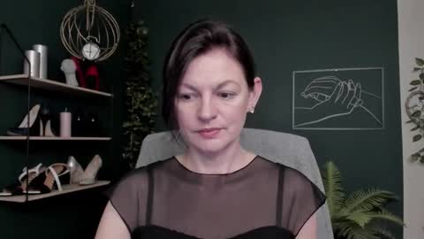 Vivian online show from December 15, 8:18 am