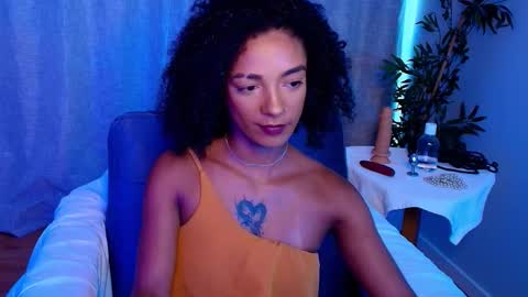 Vivian online show from February 12, 8:59 pm