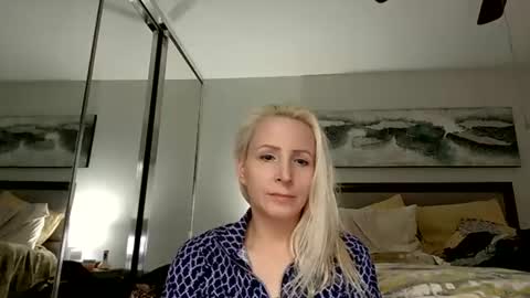 Vivians Roses online show from July 2, 3:40 pm