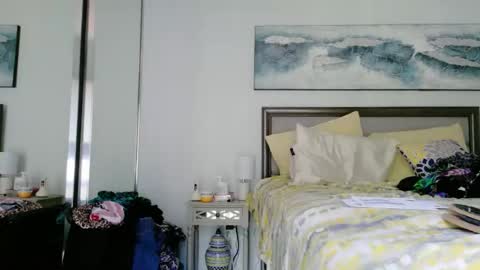 Vivians Roses online show from July 5, 2:24 pm