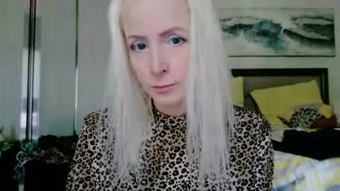 Vivians Roses online show from July 15, 1:38 pm