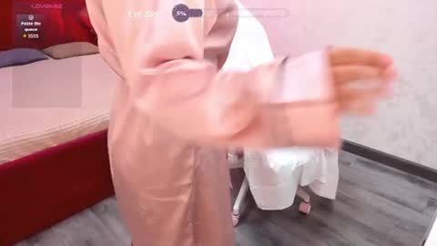 Vivien online show from June 25, 5:12 am