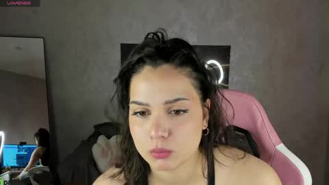 vivien_ross online show from May 6, 1:03 am